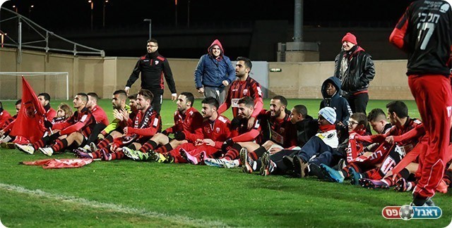 שחקני "רובי שפירא" בסיום המשחק (עדי מלול)